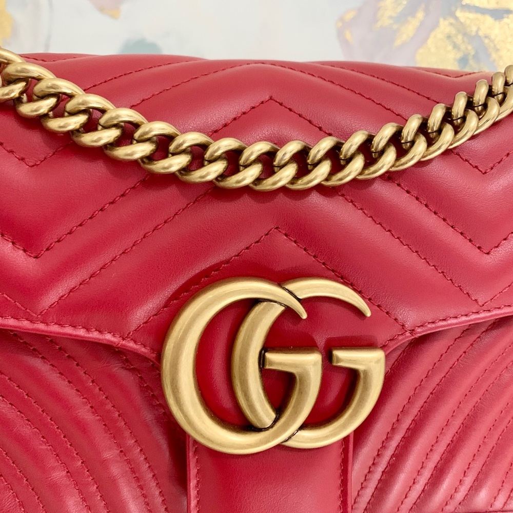 Gucci GG Small Marmont Matelasse Red Handbag - Picture 3 of 12